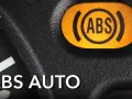 Spia luminosa ABS accesa sul cruscotto. Capire cos'è l'ABS è fondamentale per la sicurezza alla guida.