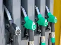 Pompe di gas e benzina: una nera per il Diesel, tre verdi per Super E10, Super e Super Plus.