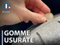 Controllo della scadenza gomme auto: una moneta da 1 euro verifica il battistrada usurato. Guida pratica.