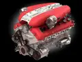 Potente motore V12 aspirato Ferrari, un capolavoro di ingegneria per un'auto da sogno.
