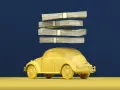 Un'auto gialla sotto quattro pile di banconote. Forse questi sono i veri "cavalli" di una macchina, il denaro necessario per acquistarla.