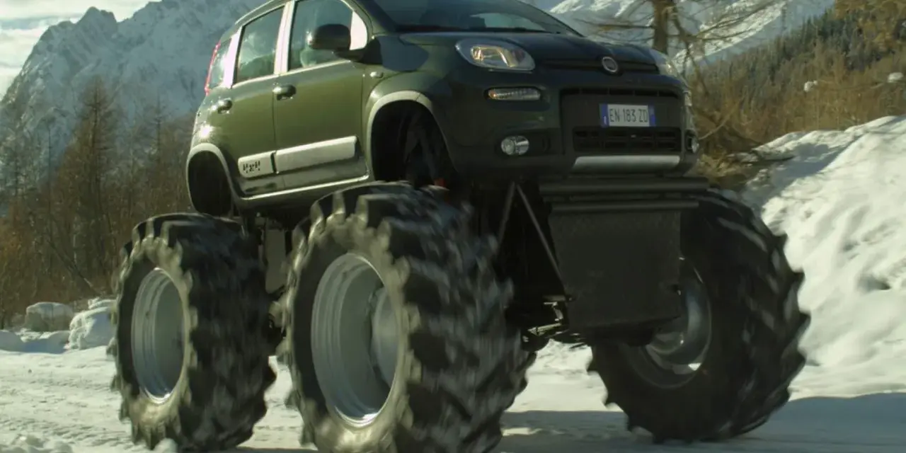 Un'auto verde con enormi gomme da trattore su un terreno innevato. Sembra che si possa montare gomme da 17 su cerchi da 16 per un look così estremo.