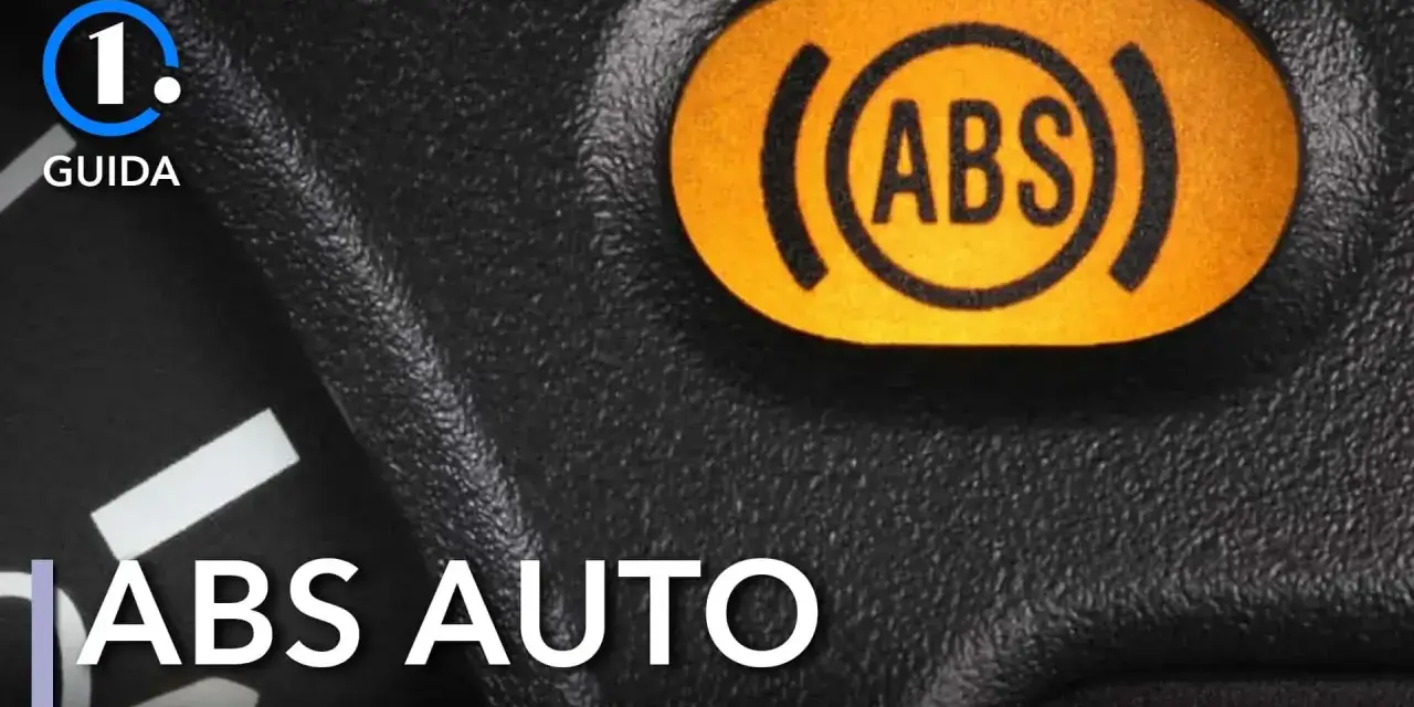 Spia luminosa ABS accesa sul cruscotto. Capire cos'è l'ABS è fondamentale per la sicurezza alla guida.