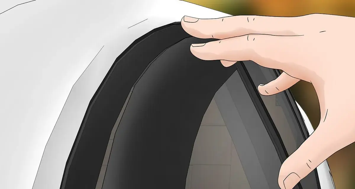 Mano che posiziona un deflettore auto, accessorio utile per migliorare il comfort di guida.