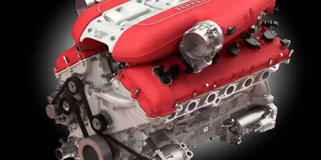 Potente motore V12 aspirato Ferrari, un capolavoro di ingegneria per un'auto da sogno.