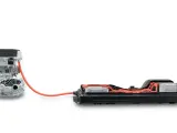 Componenti di un'auto elettrica: motore e pacco batterie. I cavalli e i kW sul libretto definiscono la potenza.