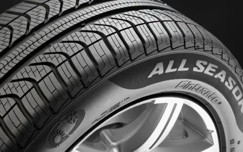 Gomme "All Season" con battistrada studiato per affrontare ogni condizione climatica, dal sole alla neve.