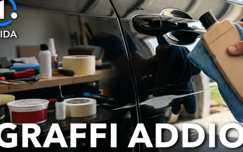 Come togliere i graffi dalla macchina: un kit per la lucidatura e la rimozione dei segni sulla carrozzeria.