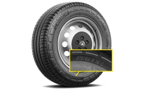 Gomme da carico Michelin Agilis 3, con dettaglio della misura 215/65 R 16 C. Ideali per trasporti sicuri.
