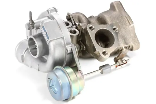 Un componente essenziale per un **turbo motore**: un turbocompressore con attuatore wastegate, pronto a dare più potenza.