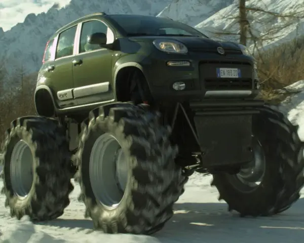 Un'auto verde con enormi gomme da trattore su un terreno innevato. Sembra che si possa montare gomme da 17 su cerchi da 16 per un look così estremo.