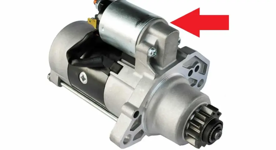 Il motorino d'avviamento con il suo solenoide, cos'è e come funziona. La freccia rossa indica il solenoide.