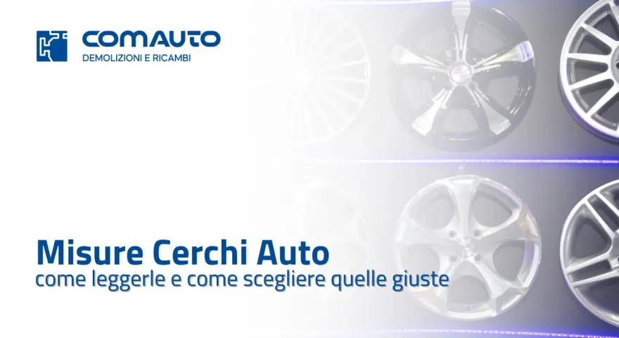 Cerchi auto in esposizione, con il logo Comauto. Guida alle misure dei raggio pneumatici per scegliere quelli giusti.