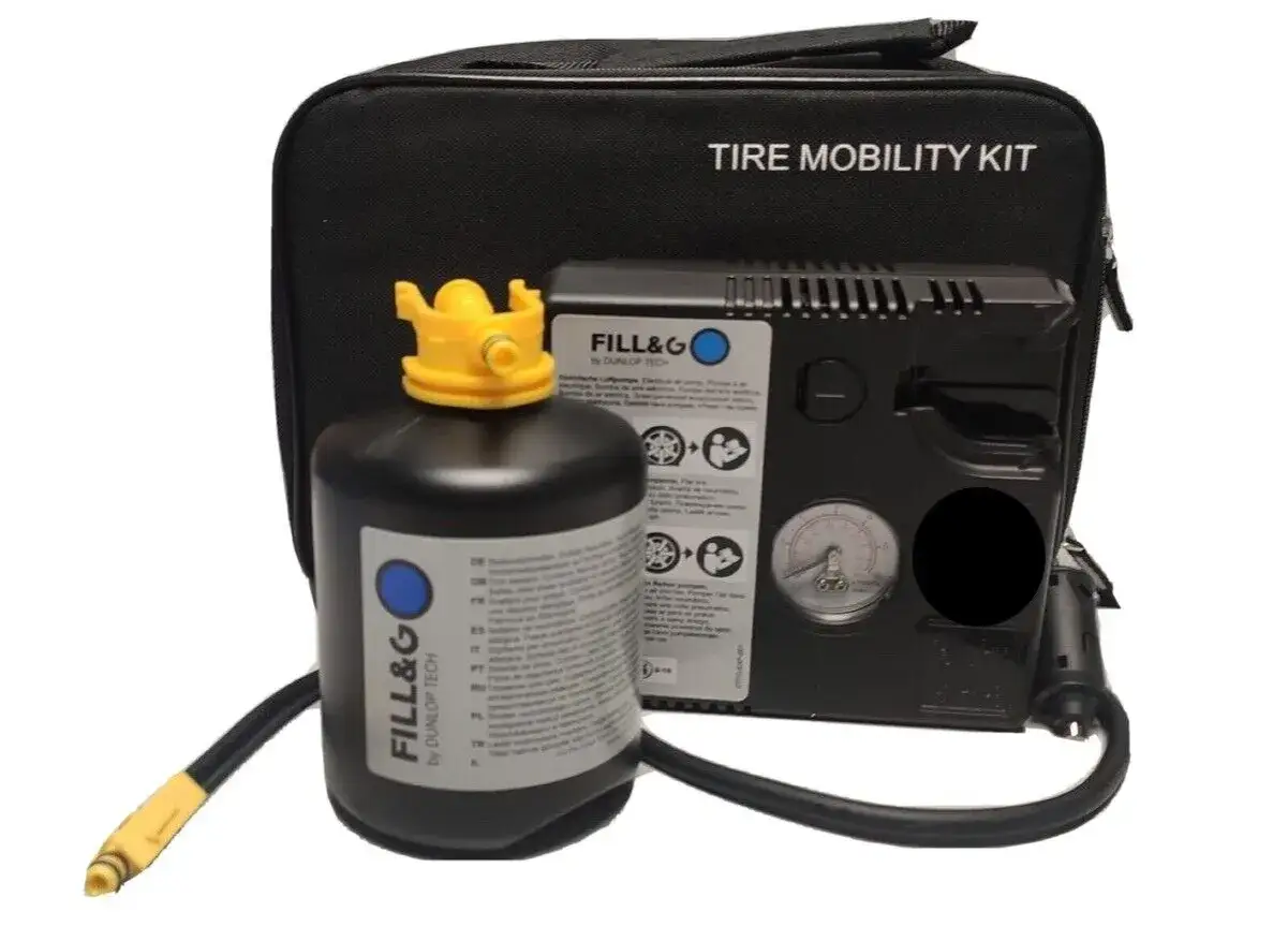 Kit di riparazione pneumatici con compressore e sigillante. La schiuma pneumatici quanto dura? Dipende dall'uso, ma questo kit offre una soluzione rapida.