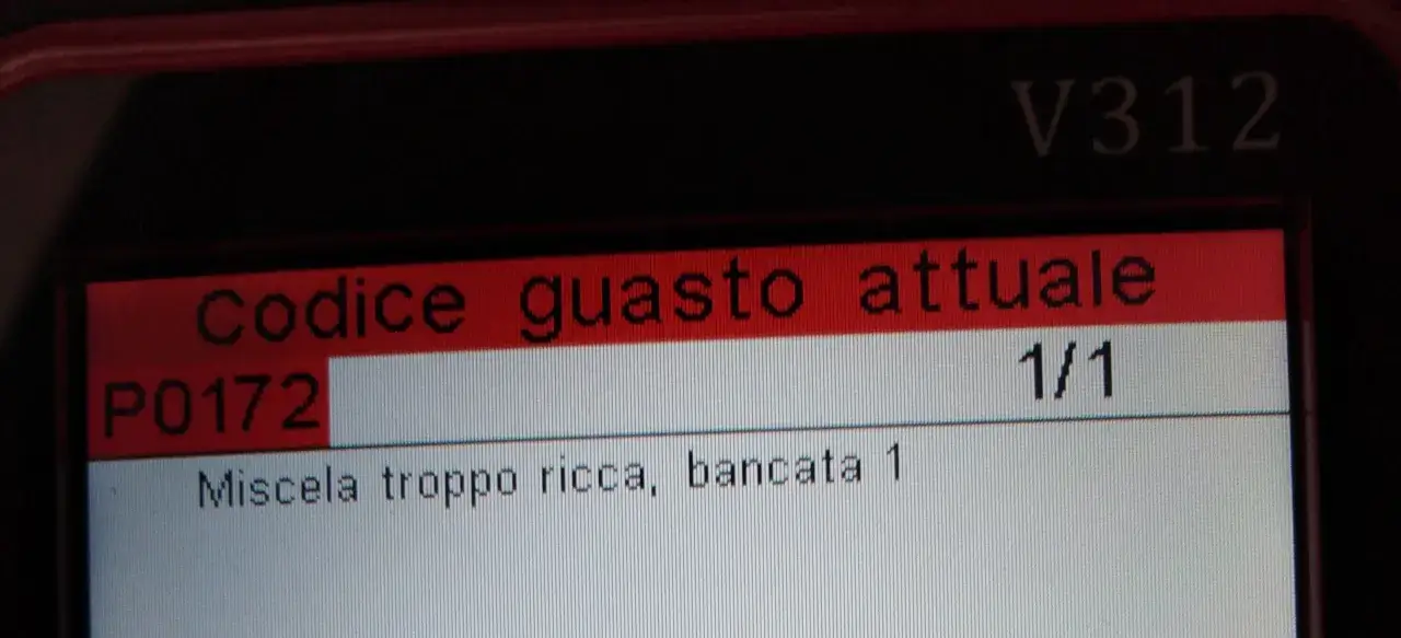 Codice guasto P0172: miscela troppo ricca, bancata 1. Il dispositivo V312 indica un problema con la miscela grassa.