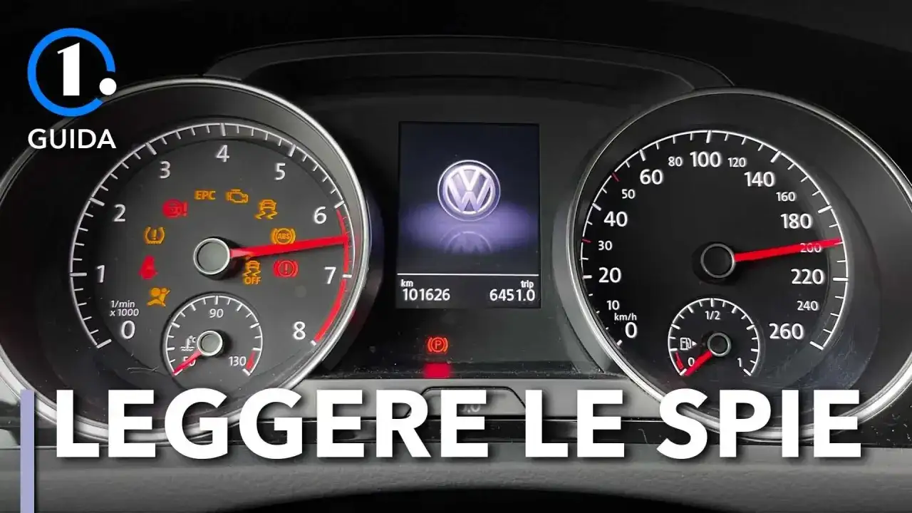 Cruscotto auto con spie accese, tra cui EPC e ABS. La centralina auto non parte, ma il tachimetro indica 0.