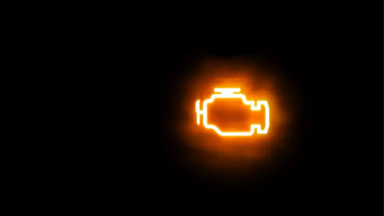 Spia motore accesa, un segnale luminoso arancione su sfondo nero. Indica un problema da controllare.